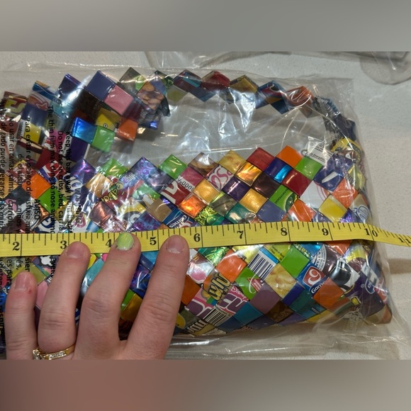 VIBRANT colourful Mexican artisan candy wrapper foil handbag with zipper closure - Picture 4 of 16